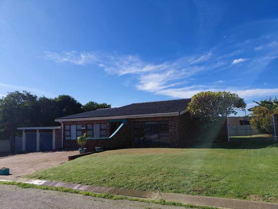 4 Bedroom Property for Sale in Windsor Park Eastern Cape